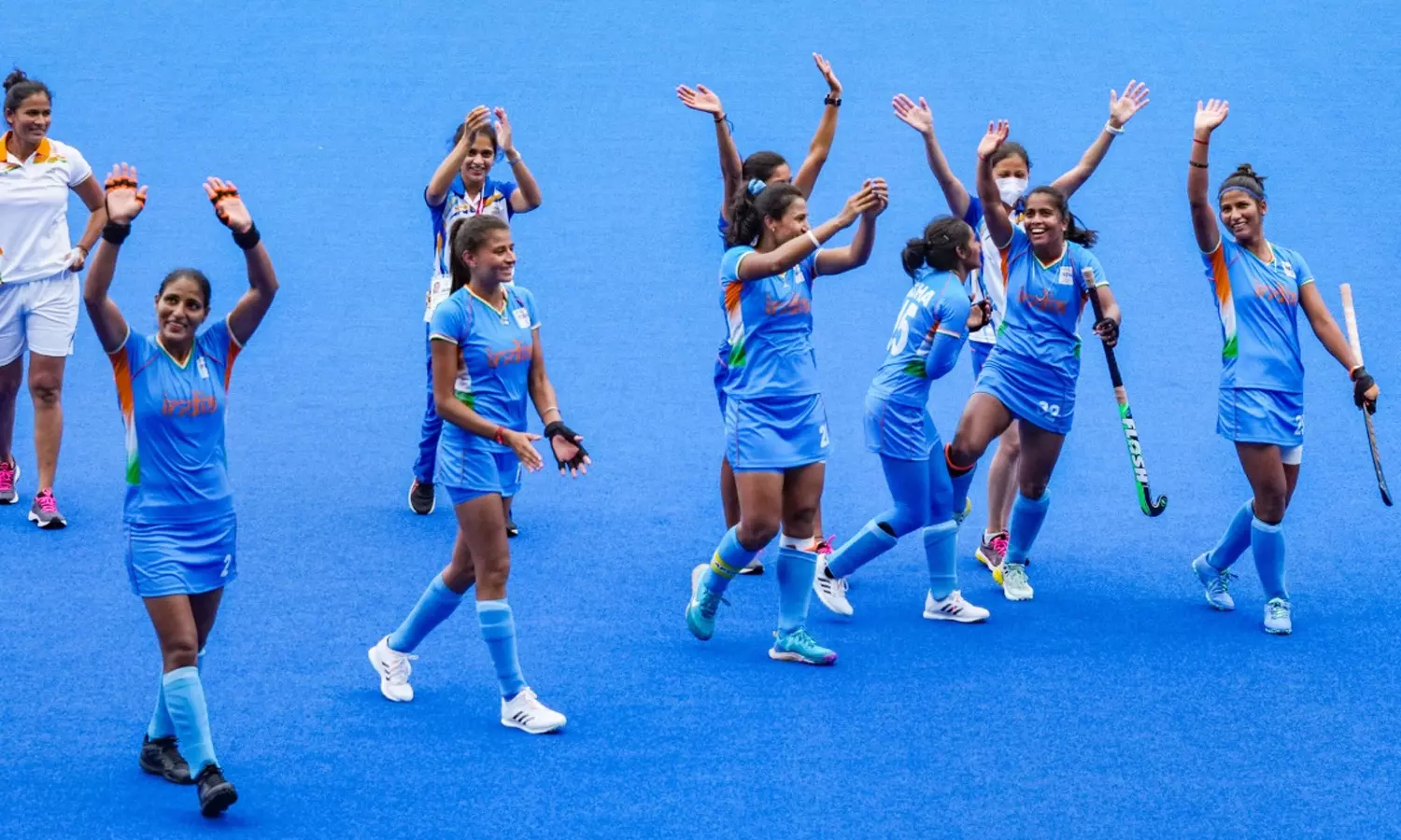 பெண்கள் ஹாக்கி:  நடப்பு சாம்பியன் ஜப்பானை 2-1 என்ற... ... ஆசிய விளையாட்டு போட்டி: கபடி, கிரிக்கெட்டில் தங்கம் வென்று இந்தியா அசத்தல்- பதக்கம் 107ஆனது! லைவ் அப்டேட்ஸ்