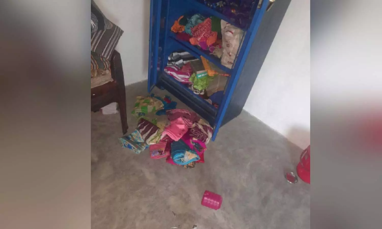 பல்லடம் அருகே வீடு புகுந்து நகை -பணம் திருட்டு பல்லடம் அருகே வீடு புகுந்து நகை -பணம் திருட்டு