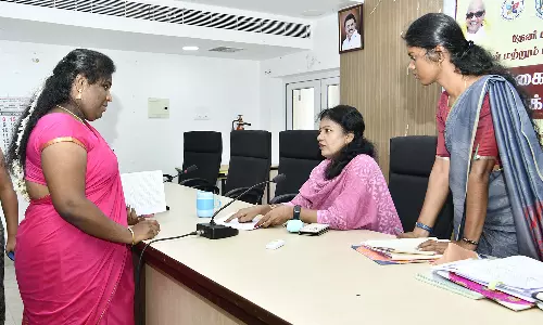 தேனியில் திருநங்கைகள் குறைதீர் கூட்டம்-கலெக்டர் தலைமையில் நடந்தது