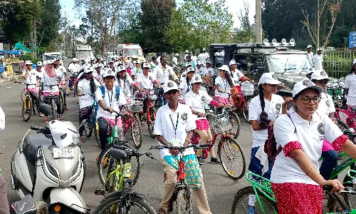 வன உயிரின பாதுகாப்பு விழாவையொட்டி கொடைக்கானலில் மாணவிகள் விழிப்புணர்வு பேரணி