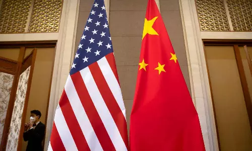 2 ரஷிய தூதர்களை வெளியேற்றிய அமெரிக்கா