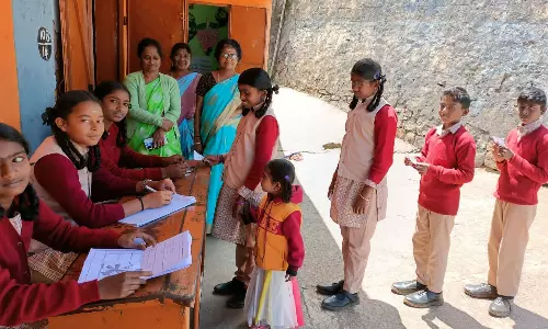 ஊட்டி அரசு நடுநிலைப்பள்ளியில் சிறுவர் பாராளுமன்ற தேர்தல்