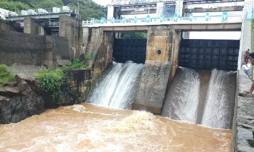 கல்வராயன்மலையில் உள்ள கோமுகி அணை நீர் திறப்பு; விவசாயிகள் மகிழ்ச்சி