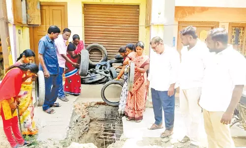 டெங்கு கொசு உற்பத்தியாகும் வகையில் இருந்த டயர்கள் அகற்றம்