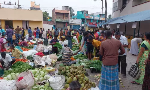 புரட்டாசி  3-வது சனிக்கிழமையையொட்டி தருமபுரி உழவர் சந்தையில் 47 டன்  காய்கறிகள் ரூ. 15.54 லட்சத்திற்கு விற்பனை