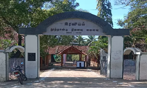 இரணியல் அரசு பள்ளியில் திருட்டு போலீசார் தீவிர விசாரணை