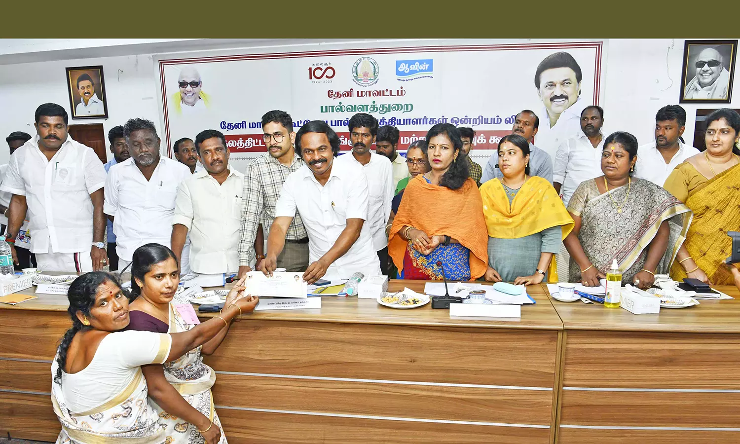 தேனி மாவட்டத்தில் 377 பயனாளிகளுக்கு ரூ.3.10 கோடி மதிப்பில் நலத்திட்ட உதவிகள்-அமைச்சர் மனோதங்கராஜ் வழங்கினார் தேனி மாவட்டத்தில் 377 பயனாளிகளுக்கு ரூ.3.10 கோடி மதிப்பில் நலத்திட்ட உதவிகள்-அமைச்சர் மனோதங்கராஜ் வழங்கினார்