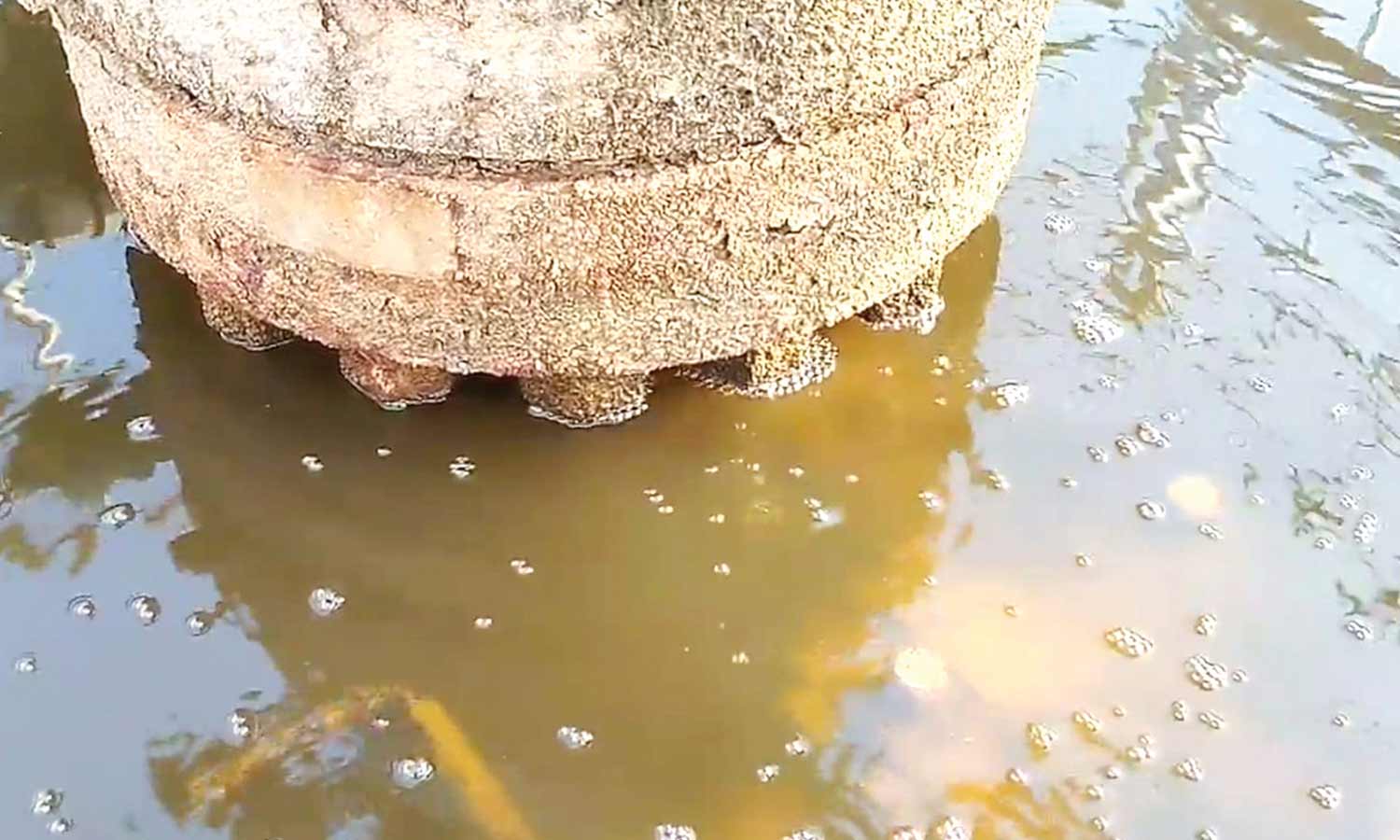 ஓ.என்.ஜி.சி. எண்ணெய் கிணற்றில் கியாஸ் கசிவு- பொது மக்கள் அச்சம்