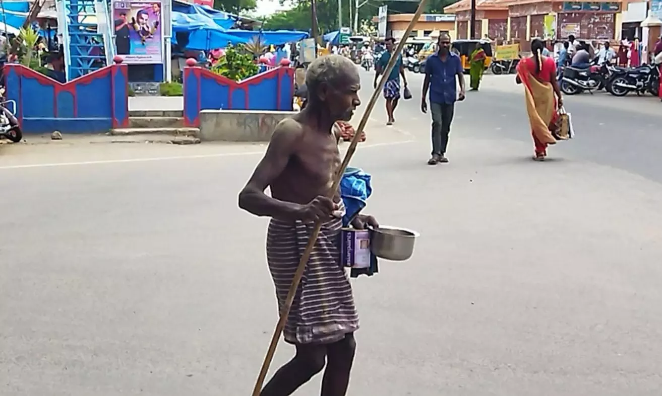 கடத்தூர் சுற்றுவட்டார பகுதியில் ஆதரவின்றி சுற்றி திரியும் மன நோயாளிகள் கடத்தூர் சுற்றுவட்டார பகுதியில் ஆதரவின்றி சுற்றி திரியும் மன நோயாளிகள்