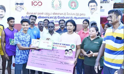 தேனியில் மாரத்தான் போட்டியில் வெற்றி பெற்றவர்களுக்கு பரிசு, சான்றிதழ்