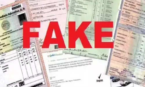 கண்டமனூர் அரசு தொடக்கப்பள்ளியில் போலி சான்றிதழ் கொடுத்து பணியில் சேர்ந்த ஆசிரியை