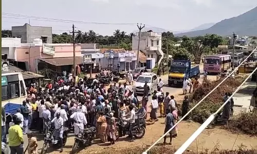 கொடைரோடு அருகே குடிநீர் கேட்டு பொதுமக்கள் சாலை மறியல்-போக்குவரத்து பாதிப்பு