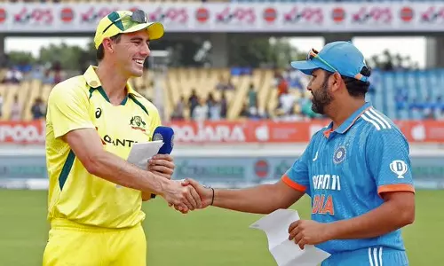 உலக கோப்பை கிரிக்கெட் - டாஸ் வென்ற ஆஸ்திரேலியா பேட்டிங் தேர்வு