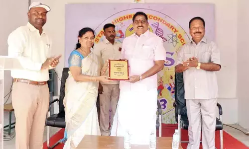 புளு ஸ்டார் மேல்நிலைப் பள்ளியில் கண்காட்சி