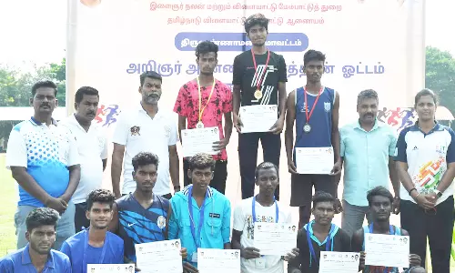 நெடுந்தூர ஓட்டம் போட்டியில் வெற்றி பெற்ற மாணவர்களுக்கு சான்றிதழ்