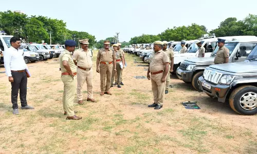 திருவண்ணாமலை ஆயுதப்படை மைதானத்தில் போலீஸ் வாகனங்களை எஸ்.பி. ஆய்வு