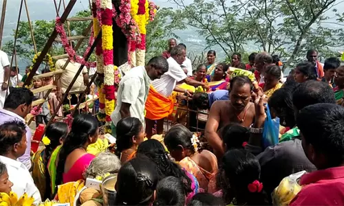 வாழப்பாடி அருகே அருநூற்றுமலை பெலாப்பாடி வரதாரஜ பெருமாள் கோவிலில் புரட்டாசி திருவிழா