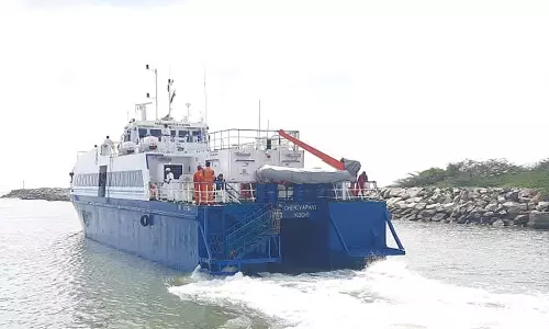 நாகை துறைமுகத்தில் இருந்து சோதனை ஓட்டமாக இலங்கைக்கு புறப்பட்ட பயணிகள் கப்பல்