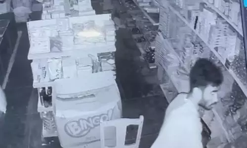 மத்தூரில் துணிகரம்: டிபார்ட்மெண்ட் ஸ்டோர் மேற்கூரையை உடைத்து ரூ.1.40 லட்சம் பணம் கொள்ளை