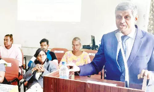 திருப்பூர் மாவட்ட கோர்ட்டு வளாகத்தில் பாலின உணர்திறன் குறித்த விழிப்புணர்வு கருத்தரங்கு