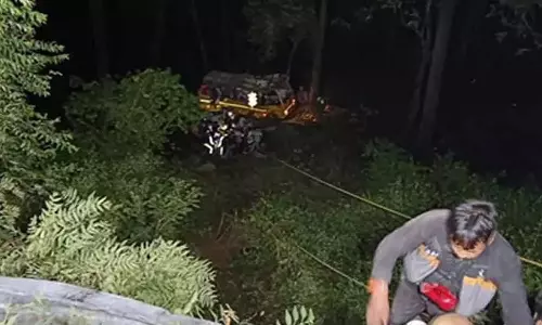 உத்தரகாண்டில் பள்ளத்தில் கவிழ்ந்த பஸ்: 3 பேர் உயிரிழப்பு