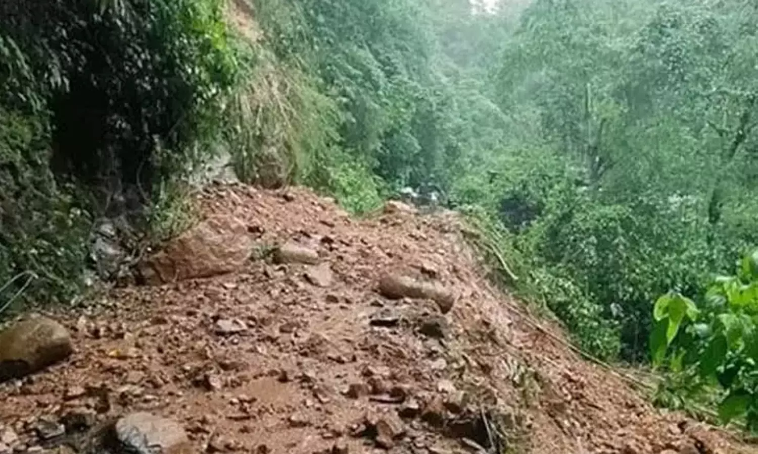 மேகாலயாவில் நிலச்சரிவு: வீடு இடிந்து விழுந்ததில் ஒரே குடும்பத்தைச் சேர்ந்த 4 பேர் உயிரிழப்பு மேகாலயாவில் நிலச்சரிவு: வீடு இடிந்து விழுந்ததில் ஒரே குடும்பத்தைச் சேர்ந்த 4 பேர் உயிரிழப்பு