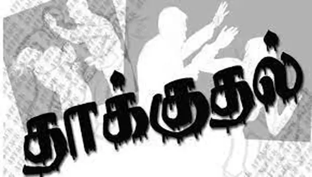 சுடுகாட்டில் மது குடித்தவர்களைதட்டி கேட்ட ஊழியர் மீது தாக்குதல்