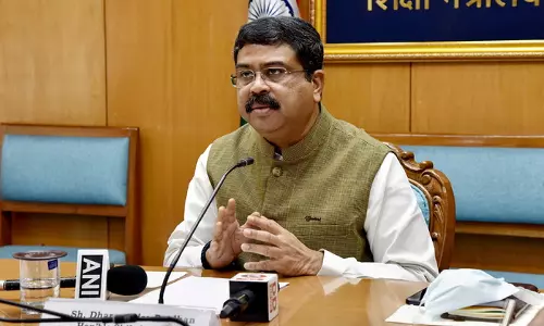 10, 12-ம் வகுப்பு பொதுத்தேர்வுகளை ஆண்டுக்கு இருமுறை எழுதுவது கட்டாயம் அல்ல: மத்திய கல்வி மந்திரி விளக்கம்