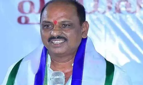 ஆந்திராவில் எம்.எல்.ஏ. மீது வெடிகுண்டு வீச்சு- வெடிக்காததால் உயிர் தப்பினார்