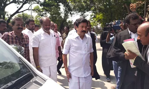 முதலமைச்சர் குறித்து அவதூறு பேச்சு: விழுப்புரம் கோர்ட்டில் முன்னாள் அமைச்சர் சி.வி.சண்முகம் நேரில் ஆஜர்