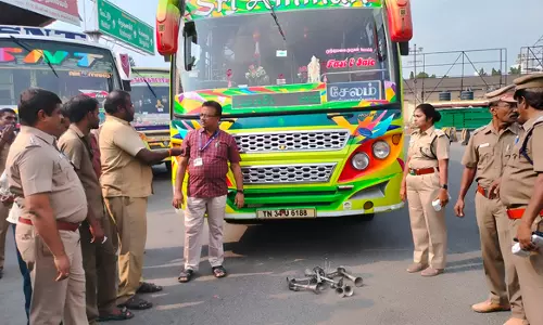 சேலம் புதிய பஸ் நிலையத்தில் தனியார் பஸ்களில் ஏர்ஹாரன்கள் பறிமுதல்