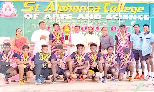 மாவட்ட கைப்பந்து போட்டி புனித அல்போன்சா கல்லூரிக்கு முதலிடம்