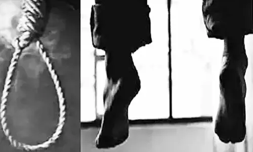 கட்டிட மேஸ்திரி தூக்கிட்டு தற்கொலை