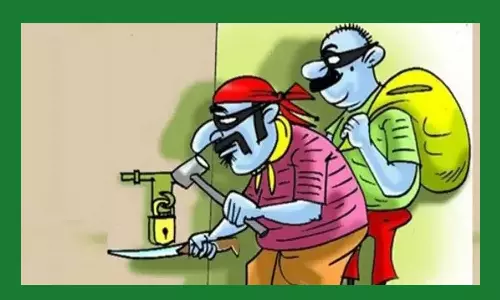 2 வீடுகளில் புகுந்து 19 பவுன் நகை கொள்ளை