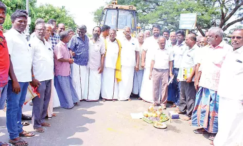ரூ.17 லட்சம் செலவில் வாய்க்கால் தூர்வாரும் பணி