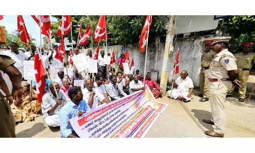 மின்துறை அலுவலகத்தை மார்க்சிஸ்டு கம்யூனிஸ்டு முற்றுகை