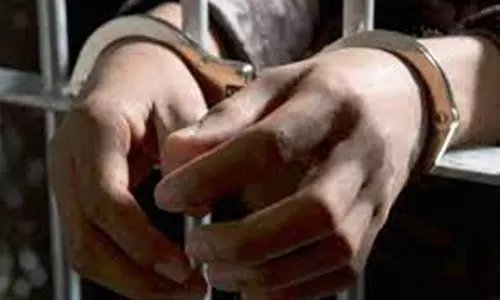 லாட்டரி சீட்டு விற்ற 2 பேர் கைது