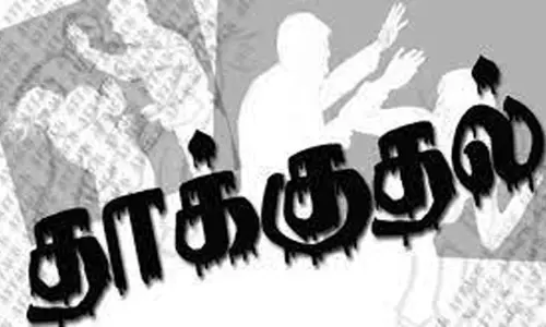 சுடுகாட்டில் மது குடித்தவர்களைதட்டி கேட்ட ஊழியர் மீது தாக்குதல்