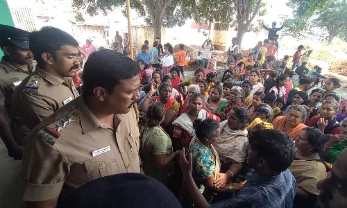 6 வயது சிறுவன் பலி எதிரொலி: கட்டிட பணிகளை முடிக்காமல் பள்ளியை திறக்க எதிர்ப்பு