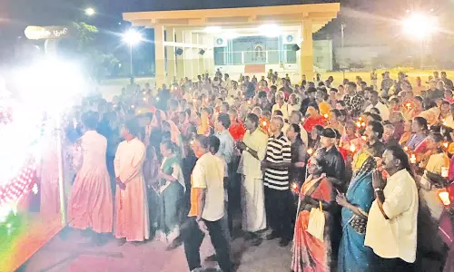 பூண்டி மாதா பேராலயத்தில் புதுமை இரவு வழிபாடு