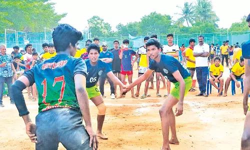 தஞ்சை பள்ளியில் மாவட்ட அளவிலான கபடி போட்டி