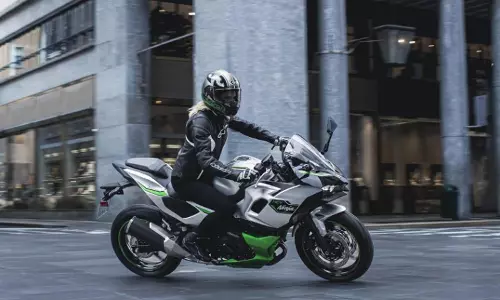 ஹைப்ரிட் மோட்டார்சைக்கிள் அறிமுகம் செய்த கவாசகி