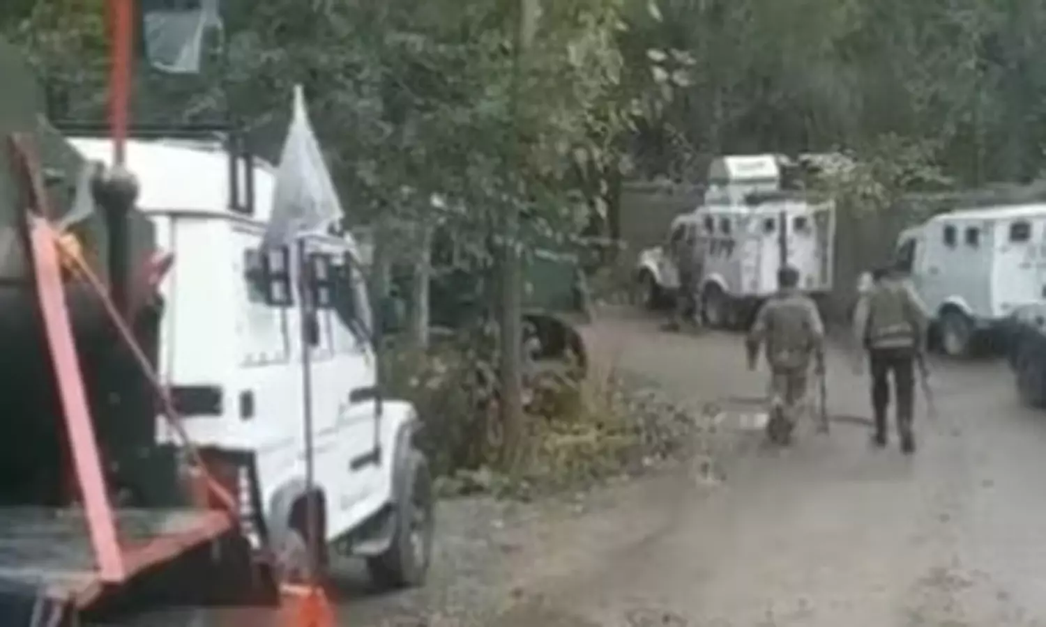 காஷ்மீரில் துப்பாக்கி சண்டை: 2 பயங்கரவாதிகள் சுட்டுக்கொலை காஷ்மீரில் துப்பாக்கி சண்டை: 2 பயங்கரவாதிகள் சுட்டுக்கொலை