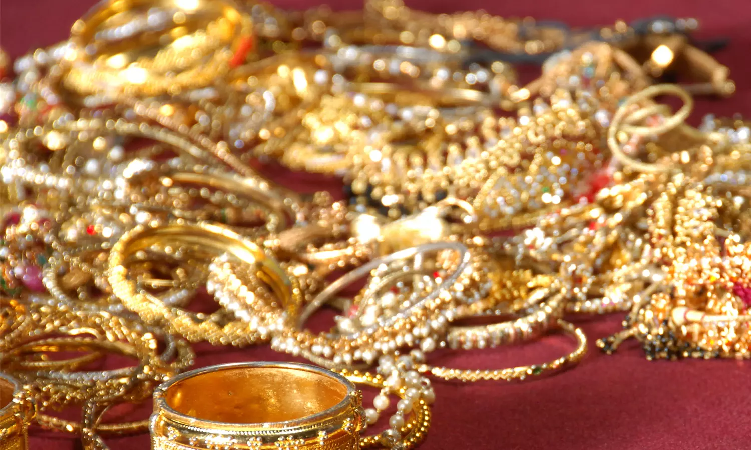 மின்சார வாரிய ஊழியர் வீட்டில் நகை கொள்ளை