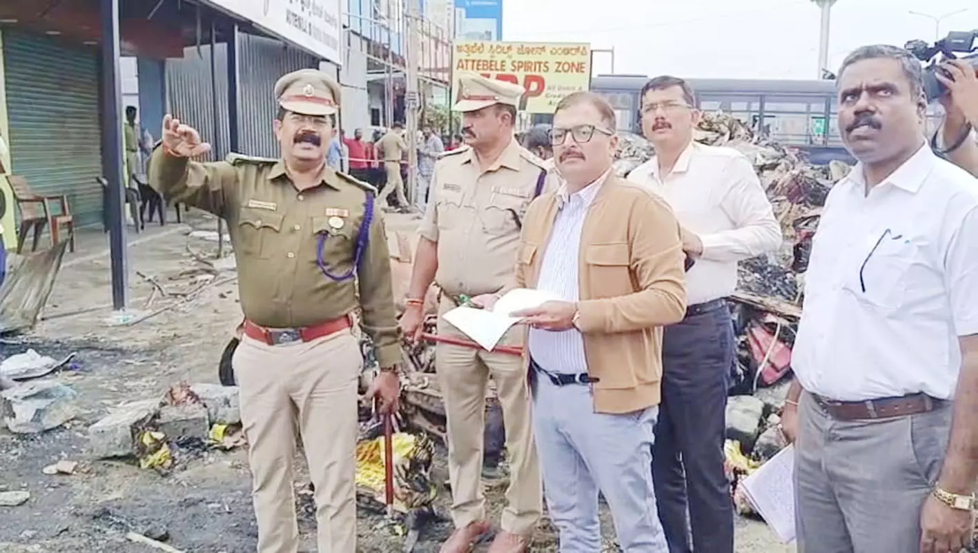 ஓசூர் அருகே பட்டாசு வெடி விபத்தில் 14 பேர் சாவு:  கர்நாடக சி.ஐ.டி. பிரிவு எஸ்.பி. நேரில் விசாரணை