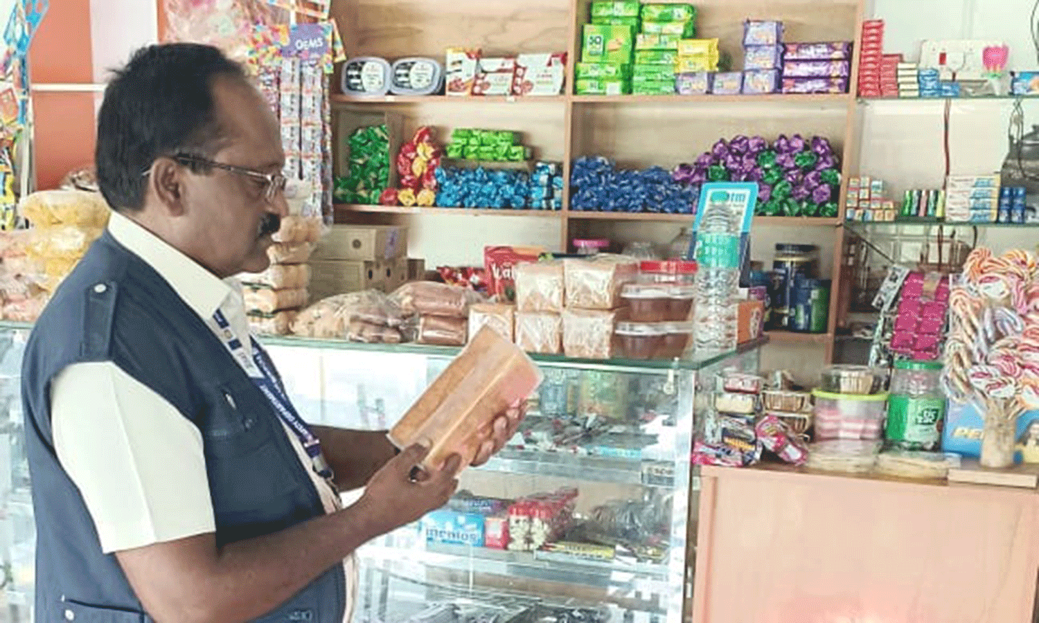 செயற்கை நிற பொடிகள் பயன்படுத்திய ஓட்டலுக்கு அபராதம் செயற்கை நிற பொடிகள் பயன்படுத்திய ஓட்டலுக்கு அபராதம்