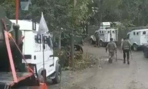 காஷ்மீரில் துப்பாக்கி சண்டை: 2 பயங்கரவாதிகள் சுட்டுக்கொலை