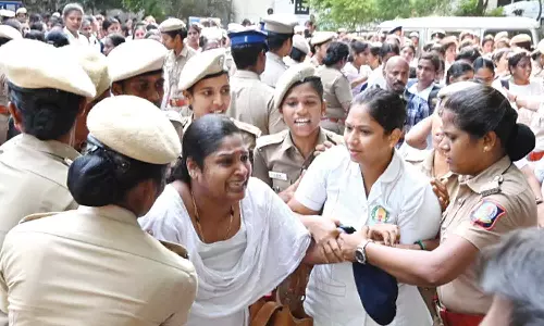டி.எம்.எஸ். அலுவலகத்தை முற்றுகையிட்டு நர்சுகள் இன்று திடீர் போராட்டம்- 1000 பேர் கைது