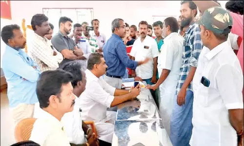 தோவாளையில் ஆலோசனை கூட்டத்தில் அதிகாரிகளிடம் வாக்குவாதம் செய்த பொதுமக்களால் பரபரப்பு