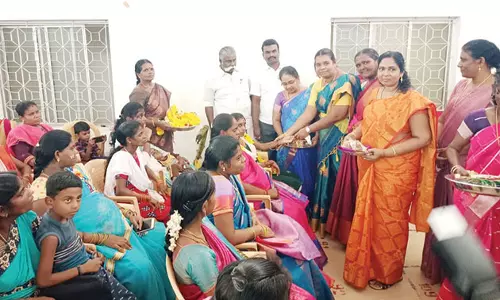 சாத்தான்குளம் யூனியனில் சமுதாய வளைகாப்பு விழாவில் 100 பெண்களுக்கு சீர்வரிசை பொருட்கள்